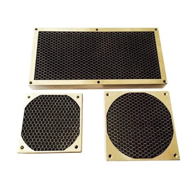 Nerezový voštinový Emi stínící ventilační panel